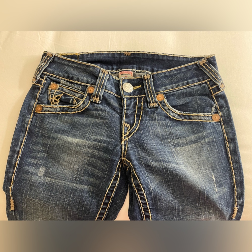 NWOT True Religion size 27. Dark wash with thick stitch.